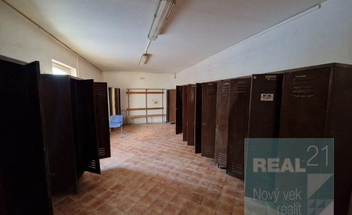 Exkluzívne u nás. Ponúkame na prenájom výrobno-skladový areál nachádzajúci sa v priemyselnej zóne pri ceste na Milochov. - fotografia 3
