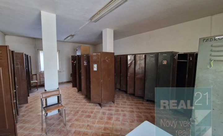 Exkluzívne u nás. Ponúkame na prenájom výrobno-skladový areál nachádzajúci sa v priemyselnej zóne pri ceste na Milochov. - fotografia 4