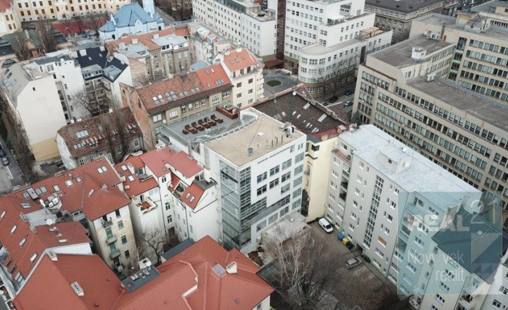 Exkluzívne u nás. Ponúkame na prenájom moderné nadštandardné administratívne priestory na Dobrovičovej ulici 8. v Bratislave. - fotografia 25