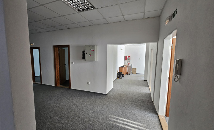 Polyfunkčná budova Považská Bystrica - fotografia 15