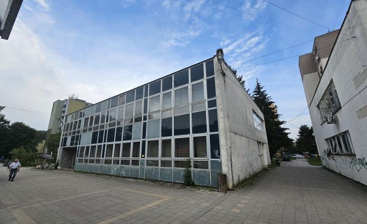 Polyfunkčná budova Považská Bystrica - fotografia 1
