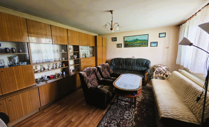Rezervovane! Starší rodinný dom s krásnym pozemkom v Podvaží. - fotografia 8