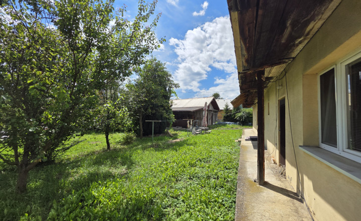 Rezervovane! Starší rodinný dom s krásnym pozemkom v Podvaží. - fotografia 4