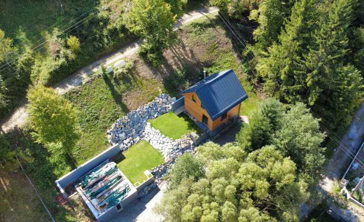 Moderné novostavby rekreačných chát v obci Horná Mariková. - fotografia 5