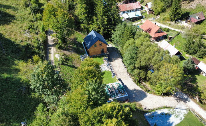 Moderné novostavby rekreačných chát v obci Horná Mariková. - fotografia 6