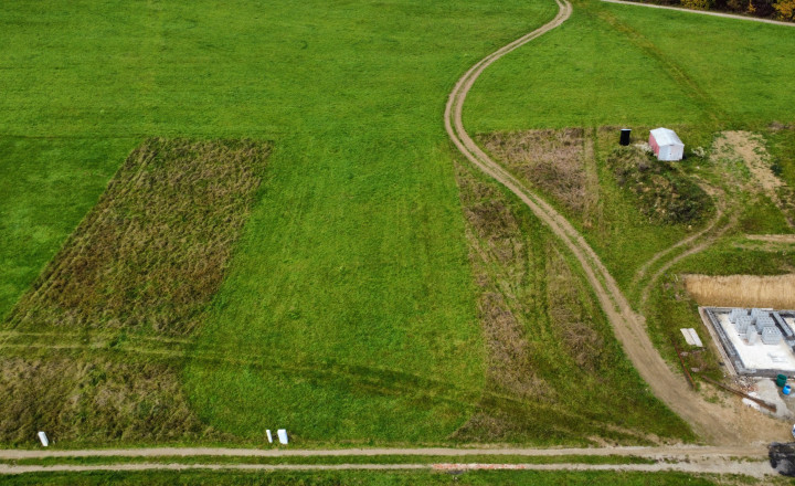 Na predaj krásny slnečný pozemok so stavebným povolením. Horný Lieskov. - fotografia 4