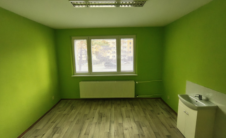 REZERVOVANÝ-Ponúkame na prenájom 3 izbový nebytový priestor na sídlisku Hliny.