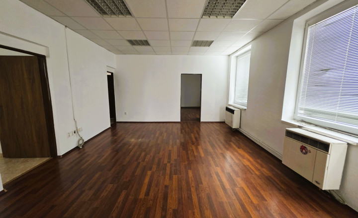 Obchodný priestor na Štefánikovej ulici pri kruháči.