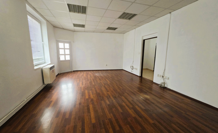Obchodný priestor na Štefánikovej ulici pri kruháči. - fotografia 2
