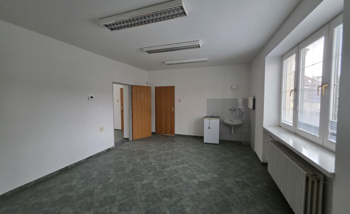 Moderné administratívne priestory v centre mesta. Železničná ulica. - fotografia 3