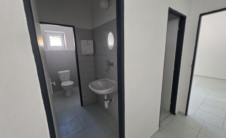 Prenájom výrobnej haly s administratívou – 317 m² - fotografia 2