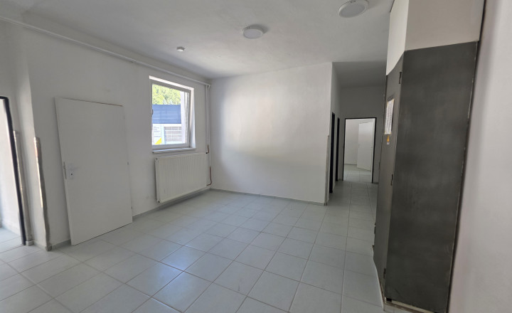 Prenájom výrobnej haly s administratívou – 317 m² - fotografia 3