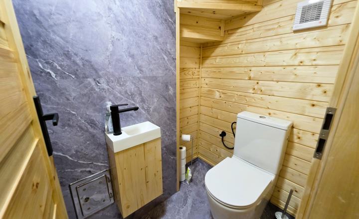 Moderná novostavba rekreačnej chaty v obci Horná Mariková. - fotografia 13