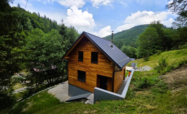 Moderná novostavba rekreačnej chaty v obci Horná Mariková. - fotografia 4