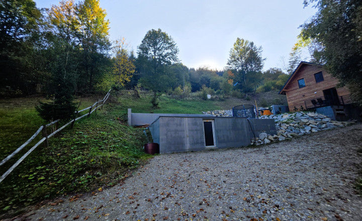 Stavebný pozemok na rekreačnú chatu so stavebným povolením a pivnicou. Horná Mariková. - fotografia 1